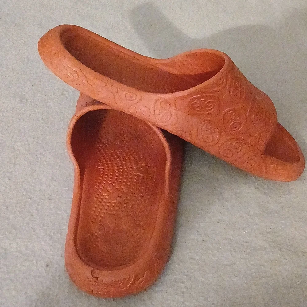 Women's Red Slides - Picture 5 of 8